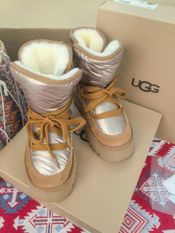 Picture of UGG Shoes _SKUUGGsz35-40WN101219842